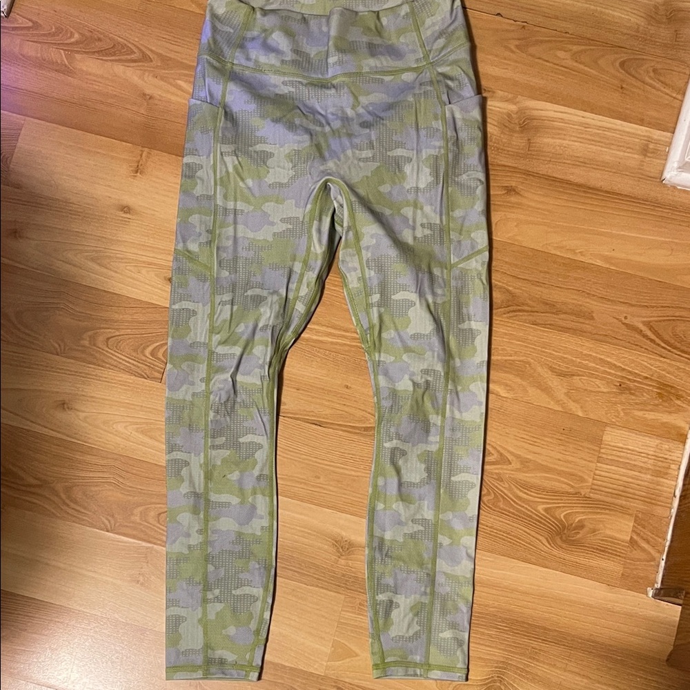 Motion 364 Fabletics Lime Green and gray Camouflage Leggings size M